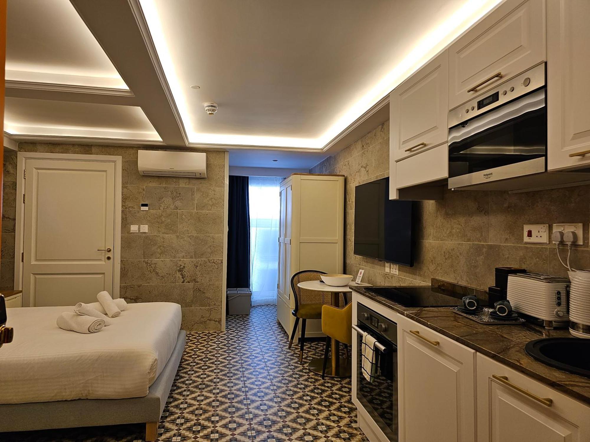 Balcony Hotel سانت جوليان المظهر الخارجي الصورة